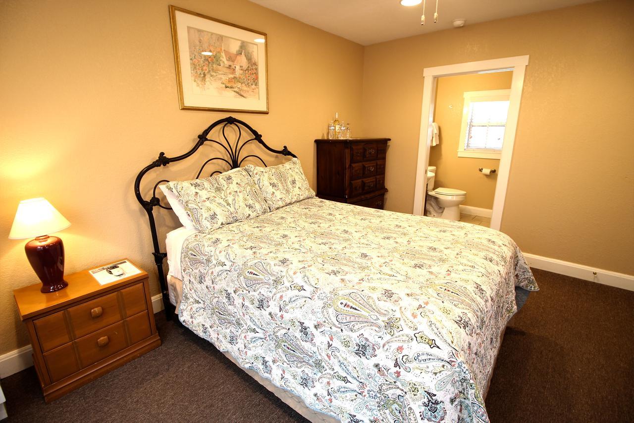 Peach Tree Inn & Suites Fredericksburg Ngoại thất bức ảnh